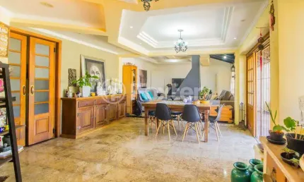 Casa com 3 quartos à venda na Rua Doutor Ney Cabral, 427, Teresópolis, Porto Alegre, 282 m2 por R$ 930.000