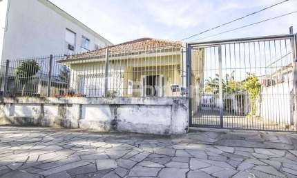 Casa com 3 quartos à venda na Rua Dona Cecília, 72, Medianeira, Porto Alegre, 216 m2 por R$ 1.300.000