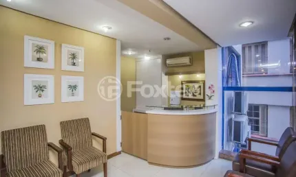 Sala comercial com 3 salas à venda na praça dom feliciano, 26, centro histórico, porto alegre, 44 m2 por r$ 350.000