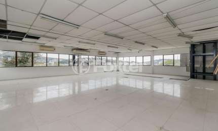 Barracão / Galpão / Depósito à venda na Rua Oscar Schneider, 467, Medianeira, Porto Alegre, 928 m2 por R$ 3.200.000