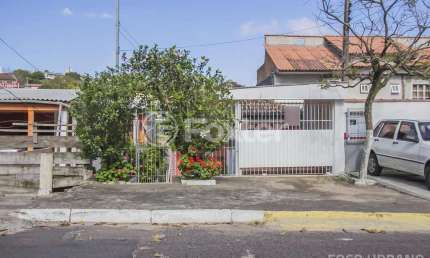 Casa com 3 quartos à venda na Avenida dos Prazeres, 206, Vila Jardim, Porto Alegre, 124 m2 por R$ 390.000