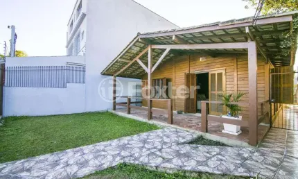 Casa com 3 quartos à venda na Travessa Fortaleza, 15, Nonoai, Porto Alegre, 150 m2 por R$ 550.000