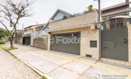 Casa com 3 quartos à venda na Rua Nunes, 200, Medianeira, Porto Alegre, 235 m2 por R$ 700.000
