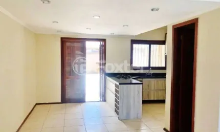 Casa com 2 quartos à venda na Rua Padre Valerio Alberton, 70, Hípica, Porto Alegre, 67 m2 por R$ 300.000