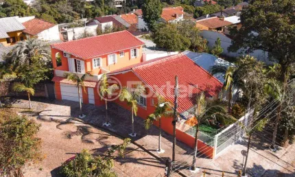 Casa com 3 quartos à venda na Rua Alfredo Varela, 305, Teresópolis, Porto Alegre, 197 m2 por R$ 800.000