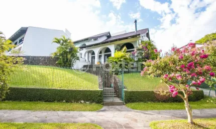 Casa com 3 quartos à venda na Rua Guato, 131, Vila Assunção, Porto Alegre, 454 m2 por R$ 2.700.000