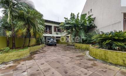 Casa comercial com 6 salas à venda na Rua Estácio de Sá, 76, Chácara das Pedras, Porto Alegre, 409 m2 por R$ 2.150.000