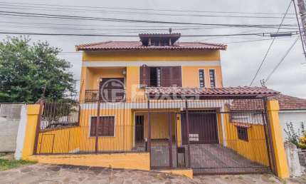Casa com 4 quartos à venda na Travessa Clemêncio Wallau, 24, Coronel Aparício Borges, Porto Alegre, 484 m2 por R$ 780.000