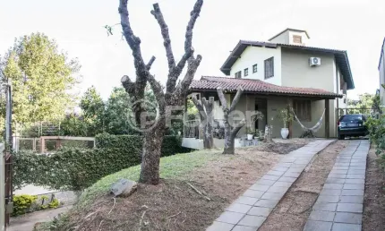 Casa com 4 quartos à venda na Rua Sepé Tiaraju, 1159, Medianeira, Porto Alegre, 379 m2 por R$ 1.200.000