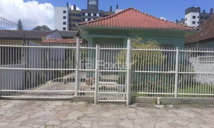 Casa com 3 quartos à venda na Rua Doutor Barcelos, 2099, Tristeza, Porto Alegre, 328 m2 por R$ 1.100.000