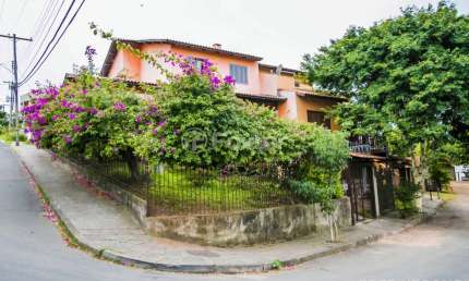 Casa com 5 quartos à venda na Rua Ângelo Passuelo, 79, Vila Nova, Porto Alegre, 215 m2 por R$ 650.000