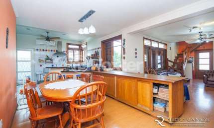 Casa com 3 quartos à venda na Avenida Engenheiro José Maria de Carvalho, 555, Vila Ipiranga, Porto Alegre, 230 m2 por R$ 950.000