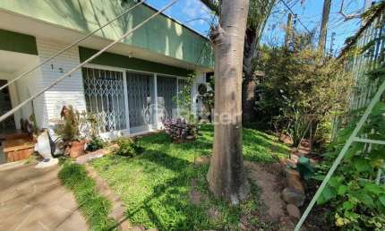 Casa com 5 quartos à venda na Rua Araponga, 125, Três Figueiras, Porto Alegre, 247 m2 por R$ 1.650.000