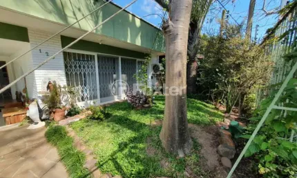 Casa com 5 quartos à venda na Rua Araponga, 125, Três Figueiras, Porto Alegre, 247 m2 por R$ 1.650.000