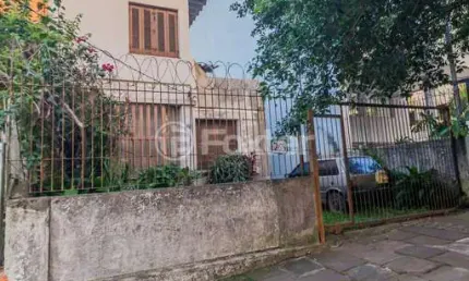 Casa com 2 quartos à venda na rua coronel paulino teixeira, 269, rio branco, porto alegre, 181 m2 por r$ 1.200.000