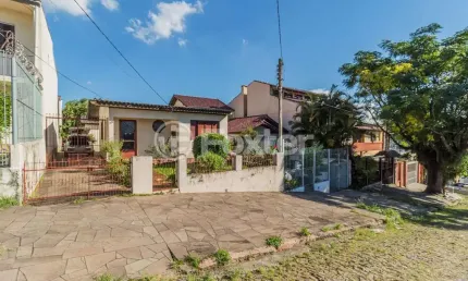 Casa com 3 quartos à venda na Rua Saudável, 168, Medianeira, Porto Alegre, 120 m2 por R$ 650.000