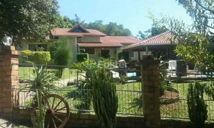 Casa com 4 quartos à venda na rua olmiro lametta viegas, 6, hípica, porto alegre, 260 m2 por r$ 950.000