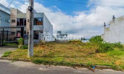Terreno em condomínio fechado à venda na Rua Doutor Sérgio de Figueiredo, 200, Guarujá, Porto Alegre, 200 m2 por R$ 133.000