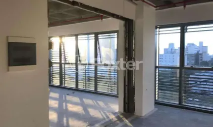 Sala comercial com 1 sala à venda na Rua Vinte e Quatro de Outubro, 1440, Auxiliadora, Porto Alegre, 46 m2 por R$ 1.060.000