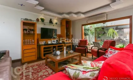 Casa com 3 quartos à venda na Rua Dona Adda Mascarenhas de Moraes, 1562, Jardim Itu Sabará, Porto Alegre, 290 m2 por R$ 1.300.000