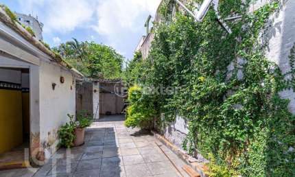 Casa com 3 quartos à venda na Rua Gaspar Martins, 450, Floresta, Porto Alegre, 117 m2 por R$ 399.000