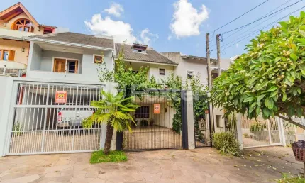 Casa com 3 quartos à venda na rua claudio da silva pinto, 287, guarujá, porto alegre, 204 m2 por r$ 680.000