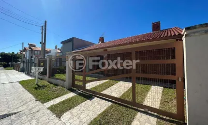 Casa com 3 quartos à venda na Rua das Rosas, 3711, Capão Novo, Capão da Canoa, 166 m2 por R$ 690.000