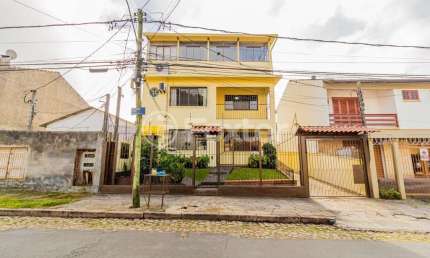 Casa com 6 quartos à venda na Rua Monte Arraes, 232, Nonoai, Porto Alegre, 256 m2 por R$ 800.000