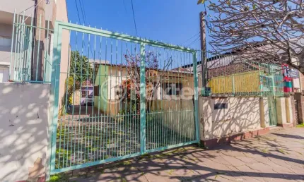 Casa com 4 quartos à venda na Avenida General Emílio Lúcio Esteves, 334, Santa Maria Goretti, Porto Alegre, 189 m2 por R$ 750.000