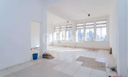 Sala comercial com 1 sala à venda na Avenida Borges de Medeiros, 340, Centro Histórico, Porto Alegre, 58 m2 por R$ 94.050