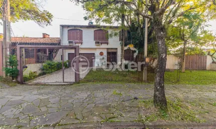 Casa com 3 quartos à venda na rua comandai, 541, cristal, porto alegre, 1155 m2 por r$ 840.000