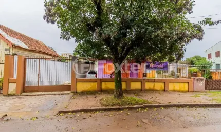 Casa com 2 quartos à venda na Rua Canela, 247, Cavalhada, Porto Alegre, 346 m2 por R$ 200.000