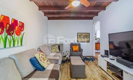Casa com 3 quartos à venda na Rua Estácio de Sá, 710, Chácara das Pedras, Porto Alegre, 130 m2 por R$ 870.000