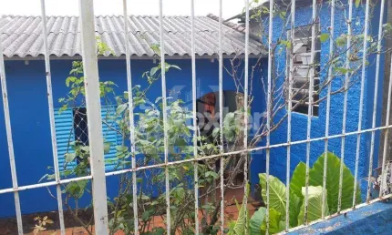 Casa com 2 quartos à venda na Avenida Natal, 91, Medianeira, Porto Alegre, 91 m2 por R$ 300.000