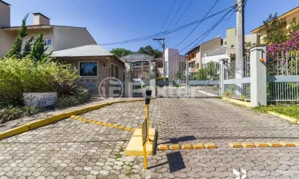Casa com 2 quartos à venda na Rua Adriano Pereira da Silva, 311, Vila Nova, Porto Alegre, 198 m2 por R$ 580.000