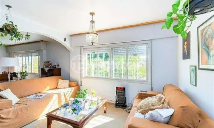 Casa com 4 quartos à venda na rua doutor barbosa gonçalves, 261, chácara das pedras, porto alegre, 215 m2 por r$ 1.800.000