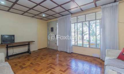 Casa com 2 quartos à venda na Rua Cipó, 1015, Passo da Areia, Porto Alegre, 379 m2 por R$ 800.000