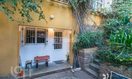 Casa com 3 quartos à venda na Rua Ferreira Viana, 751, Petrópolis, Porto Alegre, 180 m2 por R$ 699.000