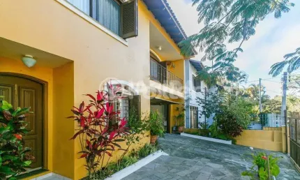 Casa com 3 quartos à venda na rua andré primo biazetto, 414, campo novo, porto alegre, 330 m2 por r$ 1.100.000