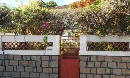 Casa com 3 quartos à venda na Rua Santiago Dantas, 64, Glória, Porto Alegre, 140 m2 por R$ 480.000