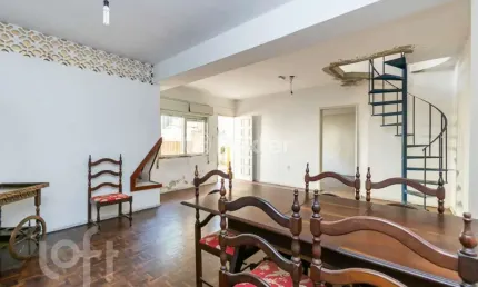 Casa com 3 quartos à venda na Avenida Lageado, 595, Petrópolis, Porto Alegre, 171 m2 por R$ 700.000