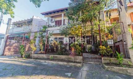 Casa com 4 quartos à venda na Rua Doutor Marino Abrahão, 70, Passo das Pedras, Porto Alegre, 215 m2 por R$ 740.000