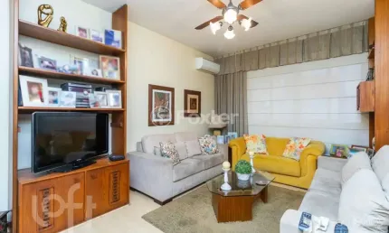 Apartamento com 3 quartos à venda na Rua Duque de Caxias, 910, Centro Histórico, Porto Alegre, 124 m2 por R$ 640.000