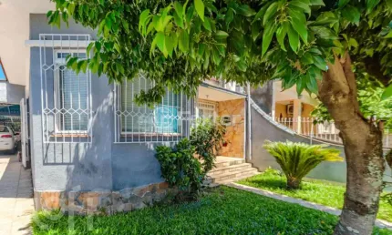 Casa com 3 quartos à venda na Rua dos Maias, 94, Rubem Berta, Porto Alegre, 158 m2 por R$ 353.400