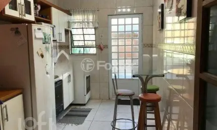Casa com 3 quartos à venda na rua dom joão vi, 261, medianeira, porto alegre, 110 m2 por r$ 357.900