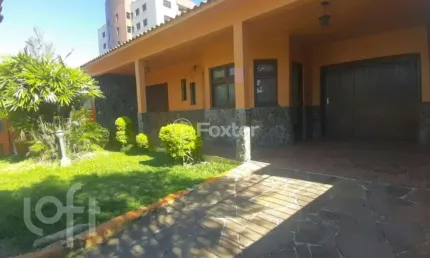Casa com 3 quartos à venda na Rua Camaquã, 501, Camaquã, Porto Alegre, 151 m2 por R$ 718.000