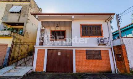 Casa com 2 quartos à venda na Rua Oito, 776, Jardim Carvalho, Porto Alegre, 200 m2 por R$ 230.000