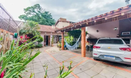 Casa com 5 quartos à venda na Avenida Imperial, 176, Ipanema, Porto Alegre, 300 m2 por R$ 617.500