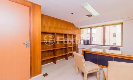 Sala comercial com 3 salas à venda na praça marechal deodoro, 130, centro histórico, porto alegre, 72 m2 por r$ 855.000