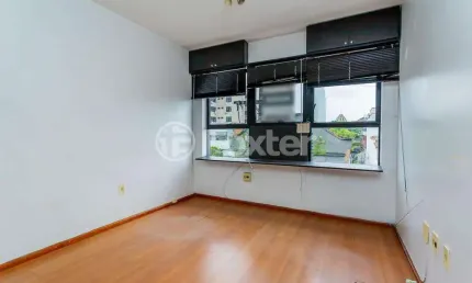 Sala comercial com 1 sala à venda na Rua Cristóvão Pereira, 99, Passo da Areia, Porto Alegre, 30 m2 por R$ 94.000